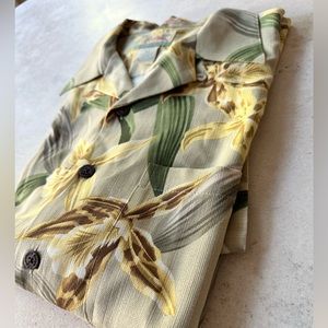 Men’s Size M EUC Reyn Spooner 100% Silk Aloha Shirt